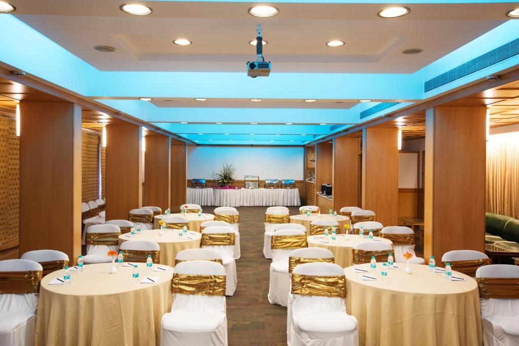 Пуна: E-Square The Fern Pune, Series by Marriott