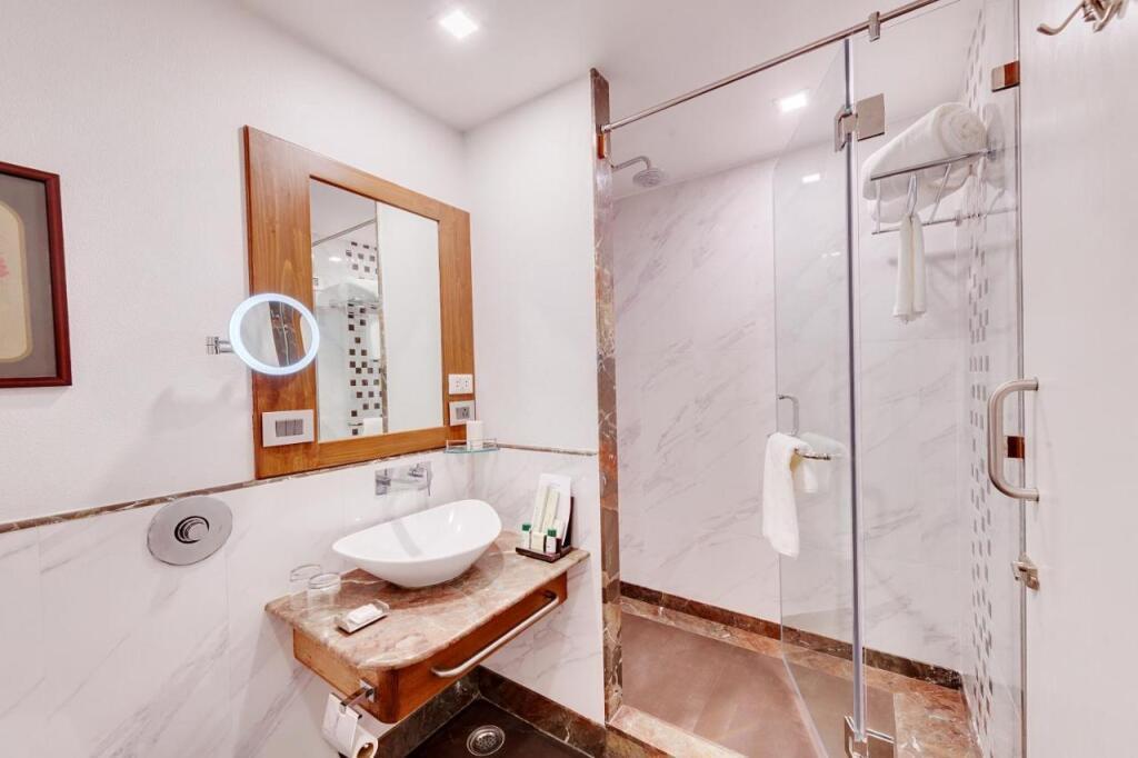 Пуна: E-Square The Fern Pune, Series by Marriott