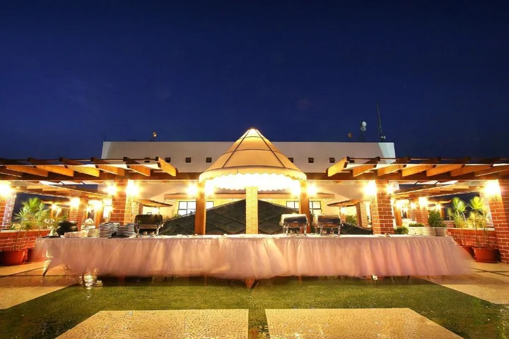 Пуна: E-Square The Fern Pune, Series by Marriott