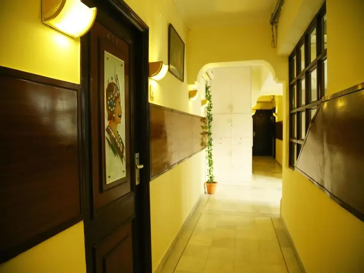 Колката: Roland Hotel