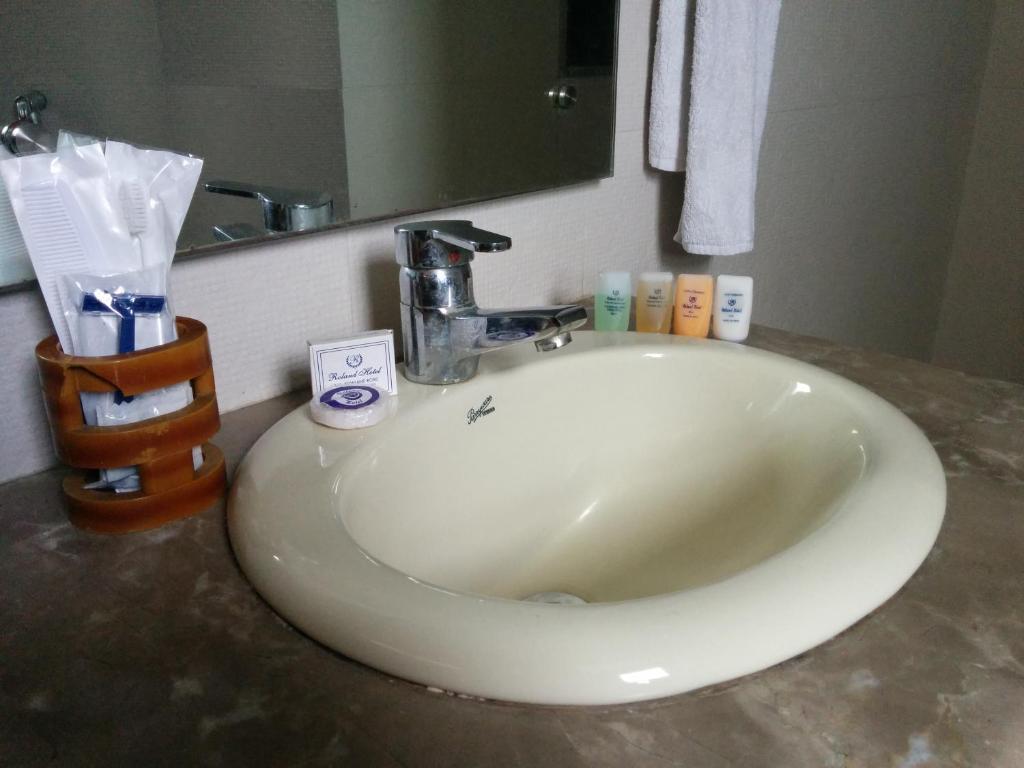 Колката: Roland Hotel