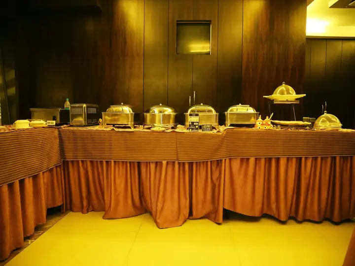 Колката: Roland Hotel