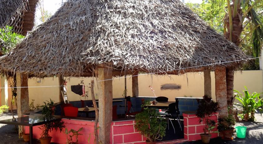 Калапет: Flora Beach Guest House