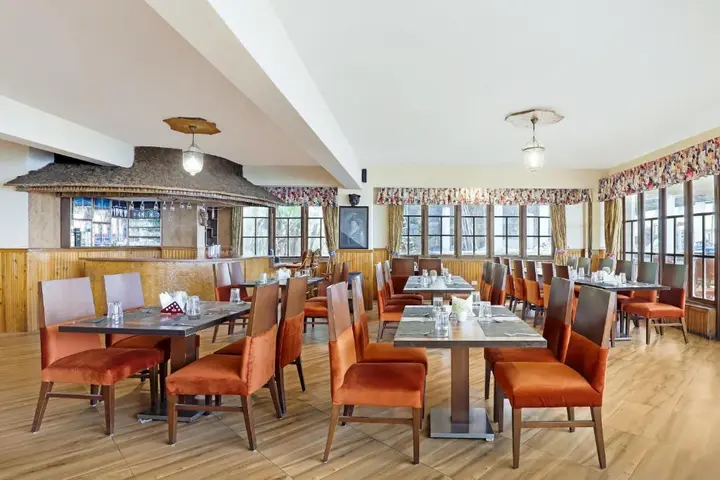 Пеллинг: Summit Newa Regency