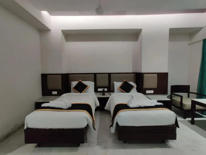 Мадурай: Hotel Saratharajans