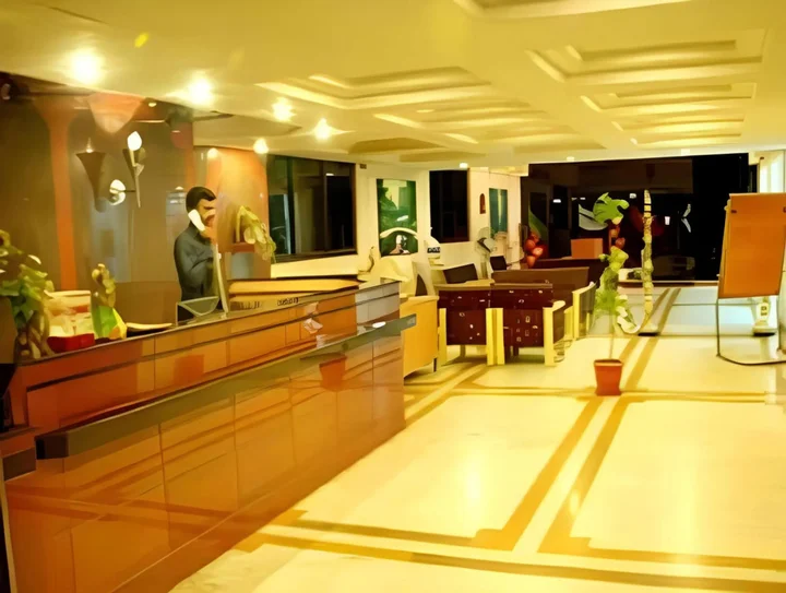 Мадурай: Hotel Saratharajans