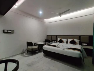 Мадурай: Hotel Saratharajans