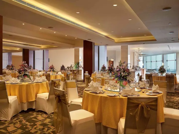 Висакхапатнам: Novotel Visakhapatnam Varun Beach Hotel