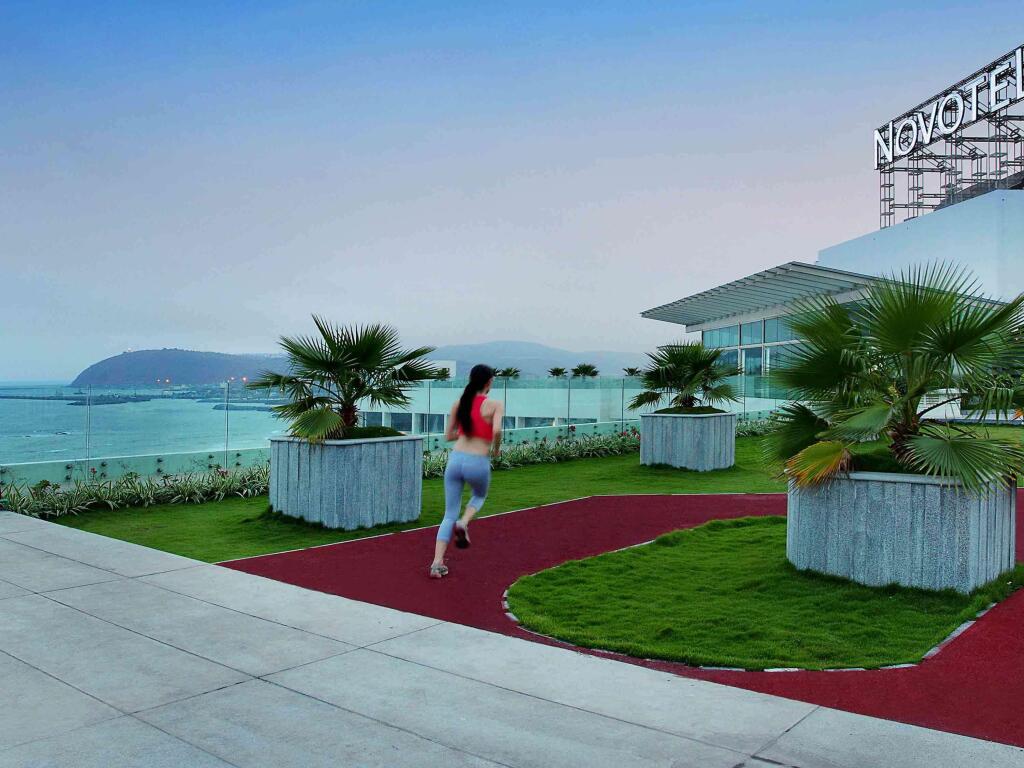 Висакхапатнам: Novotel Visakhapatnam Varun Beach Hotel