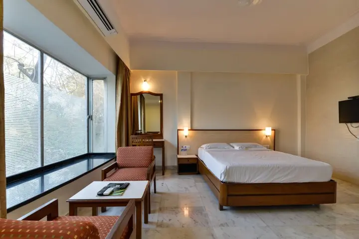 Мумбаи: Hotel Ajanta Juhu near Juhu Beach