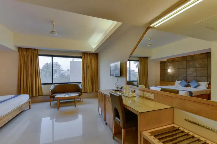 Мумбаи: Hotel Ajanta Juhu near Juhu Beach