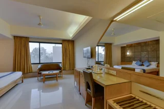 Мумбаи: Hotel Ajanta Juhu near Juhu Beach