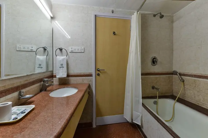 Мумбаи: Hotel Ajanta Juhu near Juhu Beach