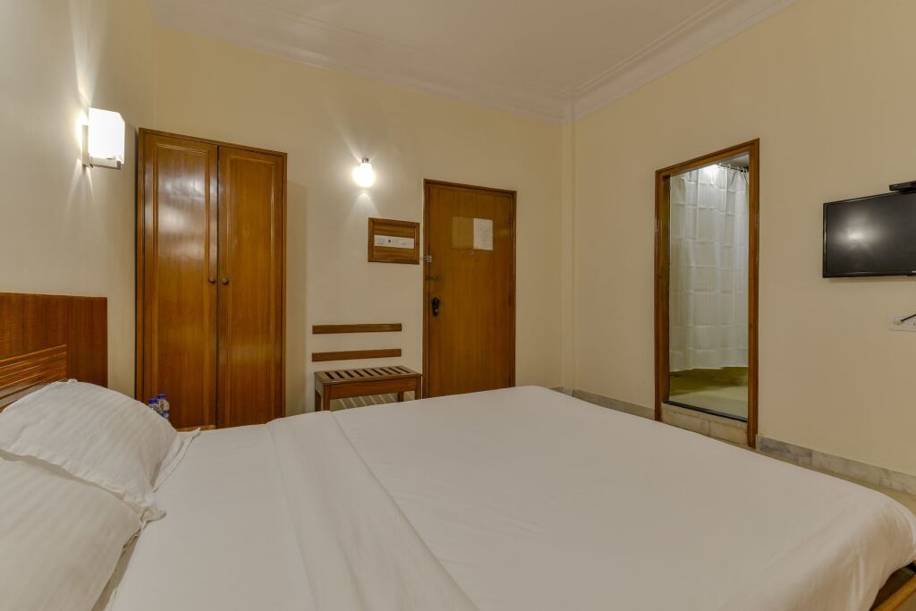 Мумбаи: Hotel Ajanta Juhu near Juhu Beach