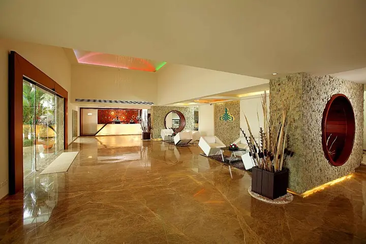 Недумбассери: Flora Airport Hotel and Convention Centre Kochi