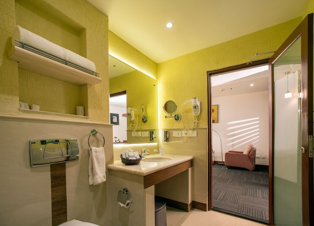 Недумбассери: Flora Airport Hotel and Convention Centre Kochi