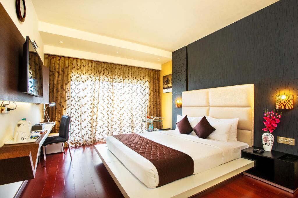 Недумбассери: Flora Airport Hotel and Convention Centre Kochi