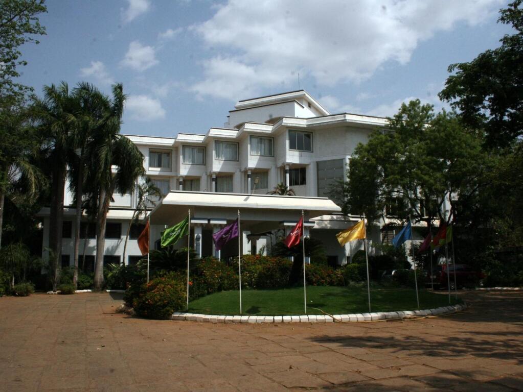 Солагампатти: Sangam Hotel in Thanjavur