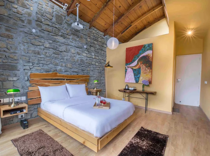 Наинитал: Seclude Ramgarh, Cliff's Edge