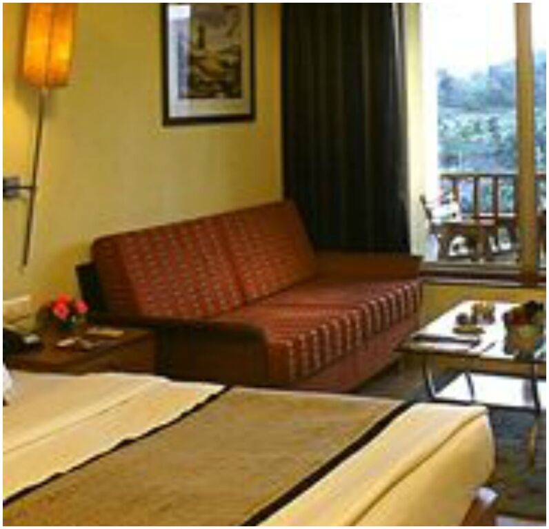 Лонавала: Fariyas Resort Lonavala