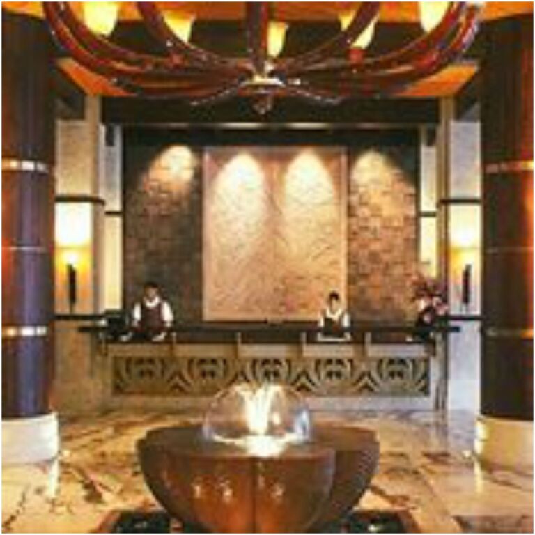 Лонавала: Fariyas Resort Lonavala