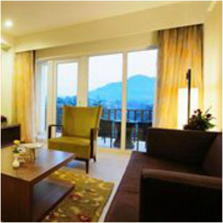 Лонавала: Fariyas Resort Lonavala