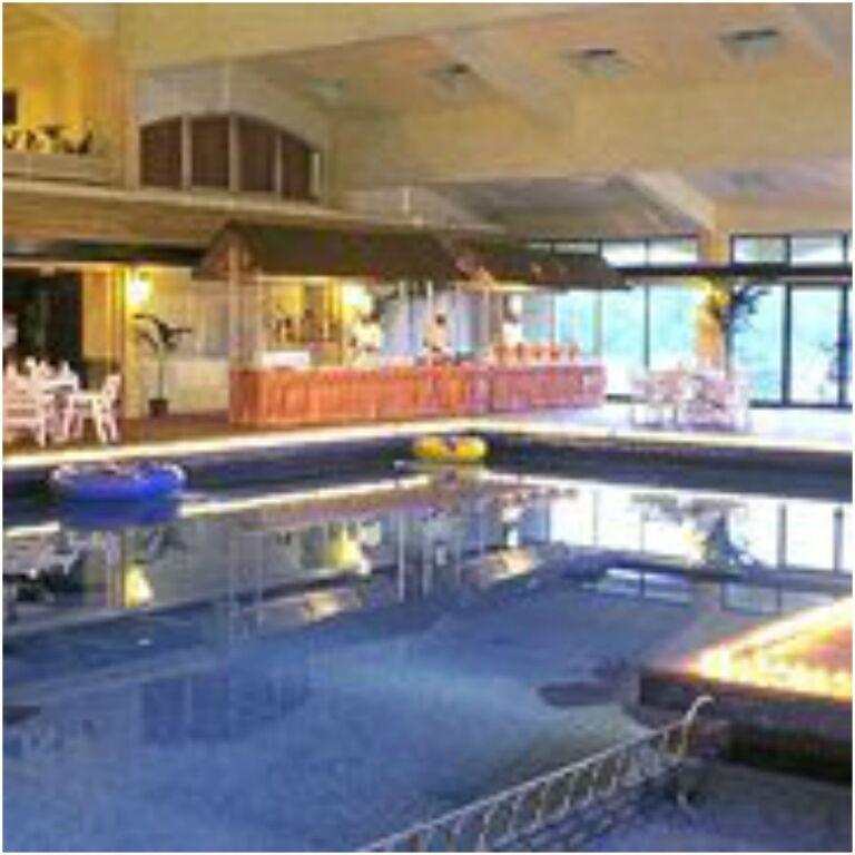 Лонавала: Fariyas Resort Lonavala