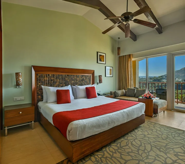 Лонавала: Fariyas Resort Lonavala