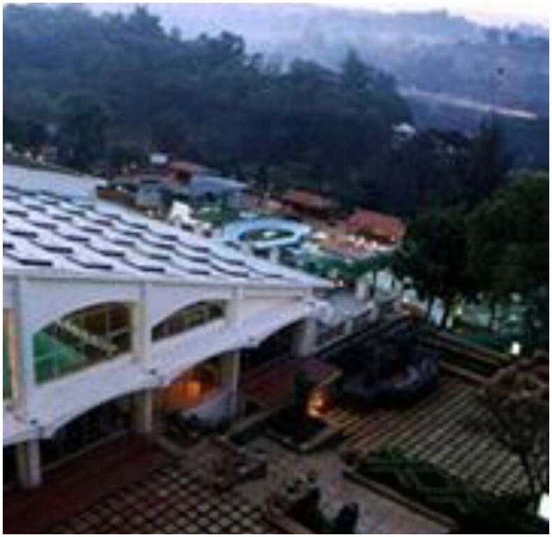 Лонавала: Fariyas Resort Lonavala