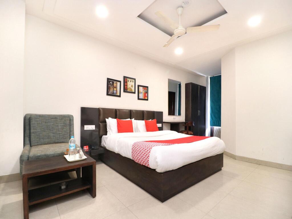 Лудхиана: OYO 926 Hotel Nanda
