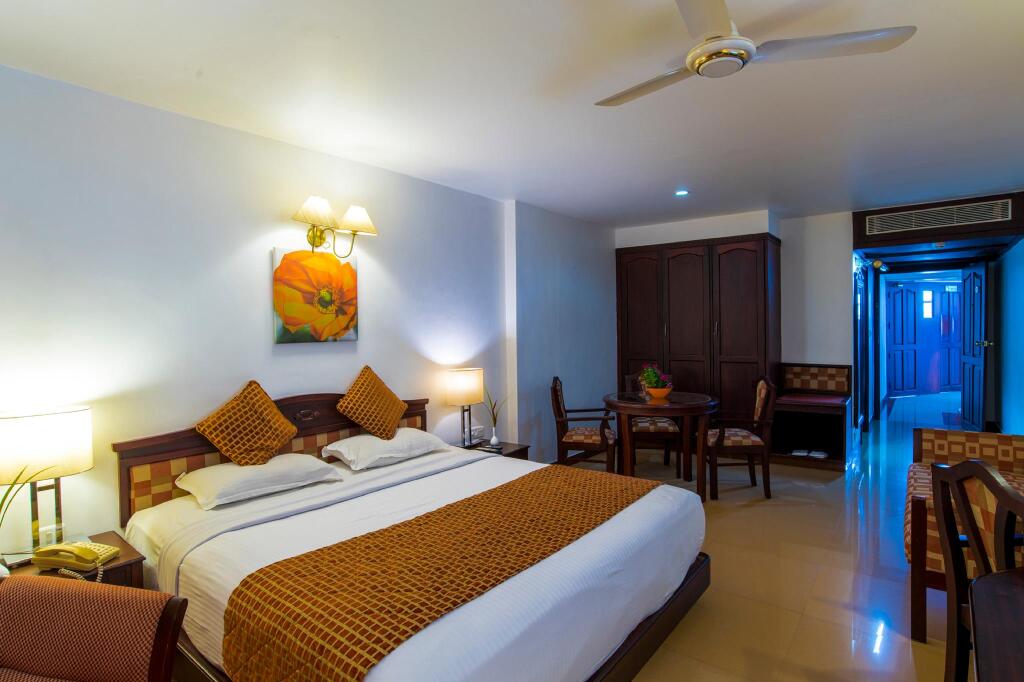 Атирапалли: Golf View Hotel & Suites