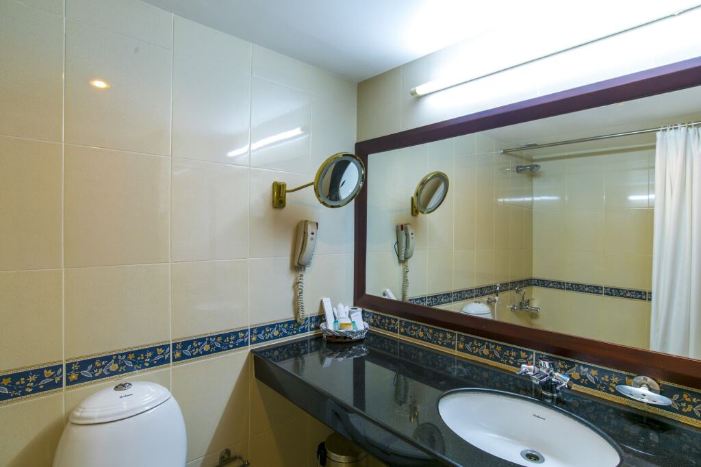 Атирапалли: Golf View Hotel & Suites