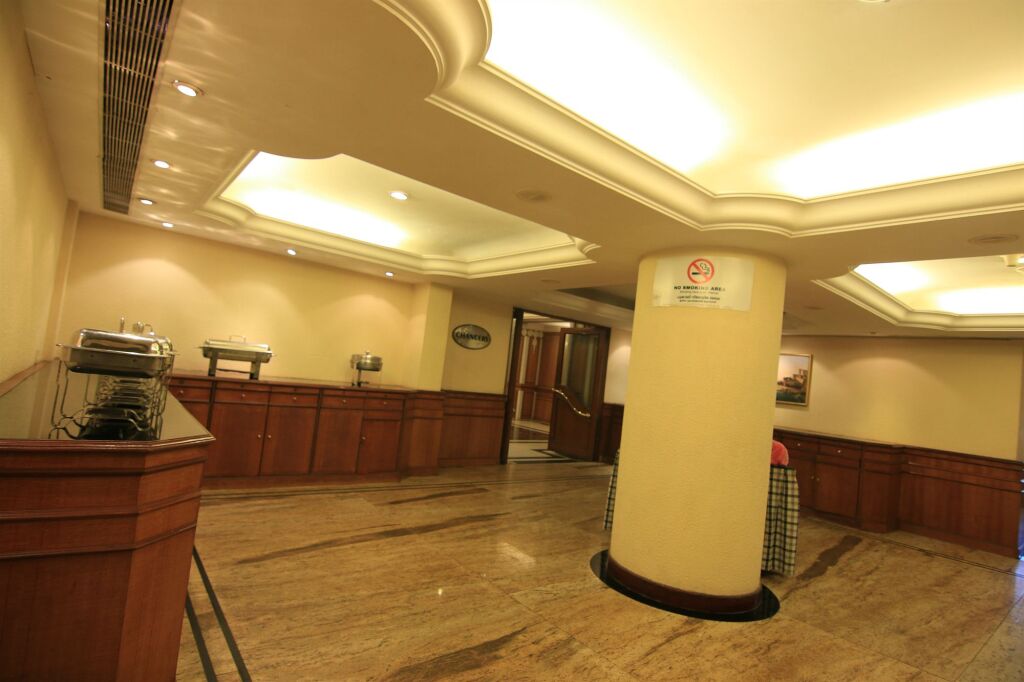 Кондотти: Westway Hotel