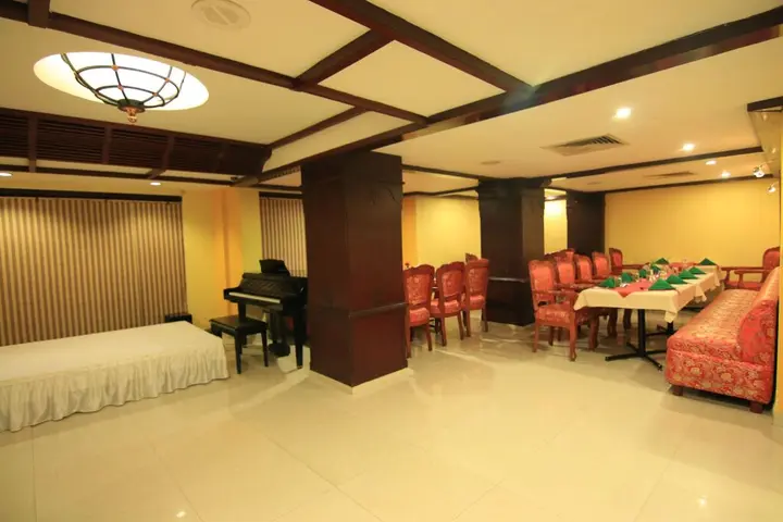 Кондотти: Westway Hotel