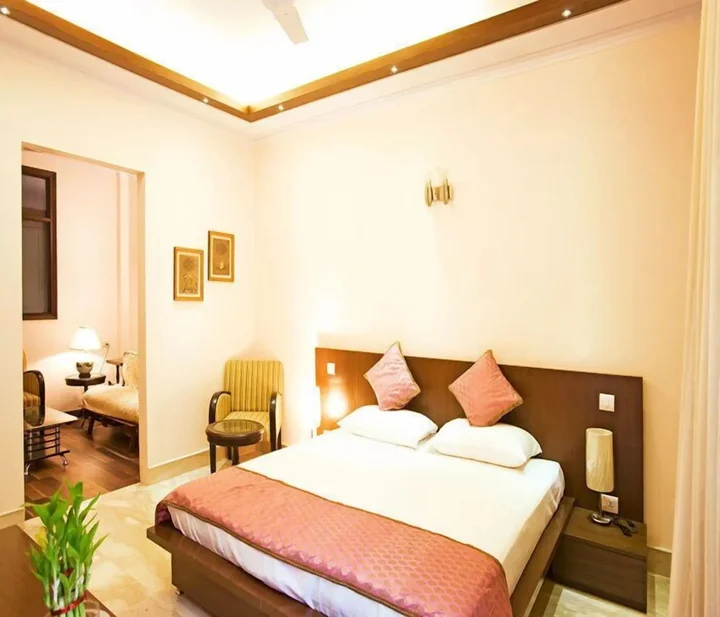 Нью-Дели: Evergreen Suites Defence Colony