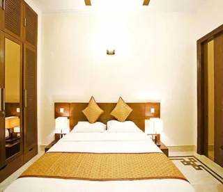 Нью-Дели: Evergreen Suites Defence Colony