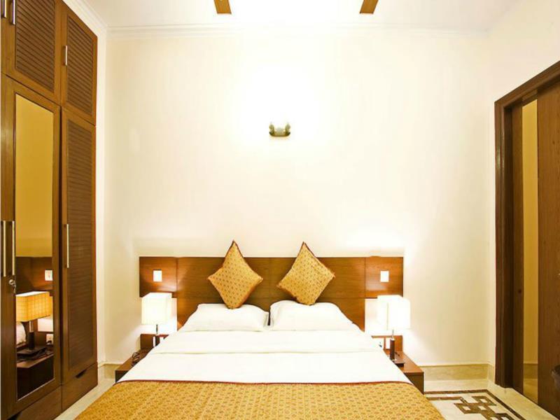 Нью-Дели: Evergreen Suites Defence Colony