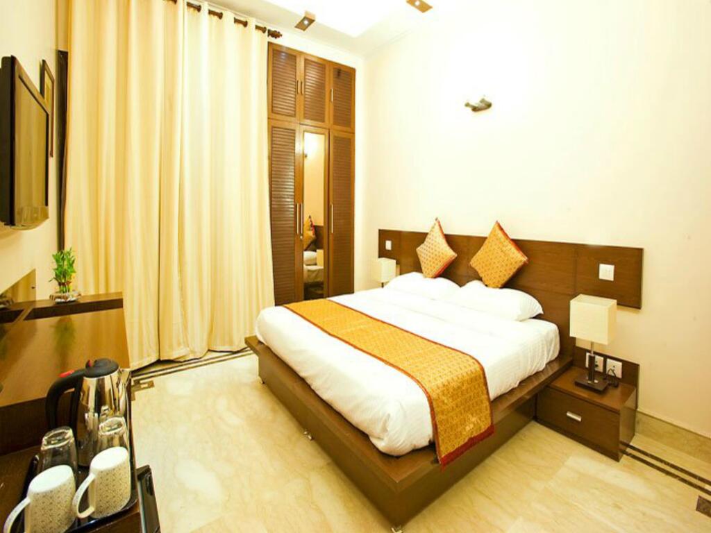 Нью-Дели: Evergreen Suites Defence Colony