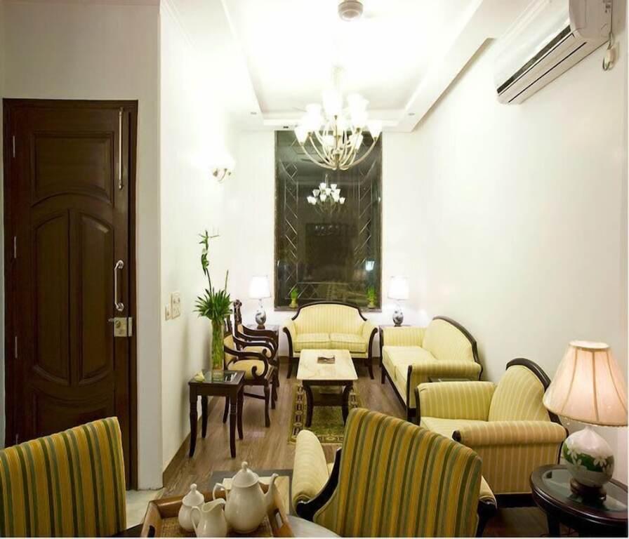 Нью-Дели: Evergreen Suites Defence Colony