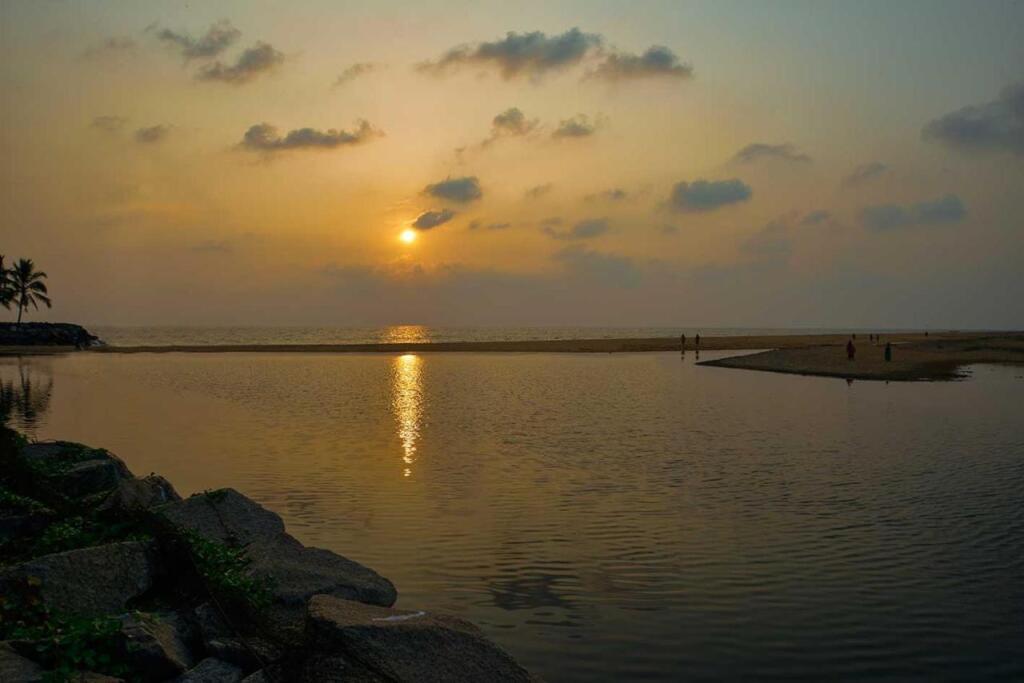 Тируванантапурам: Beach and Lake Ayurvedic Resort