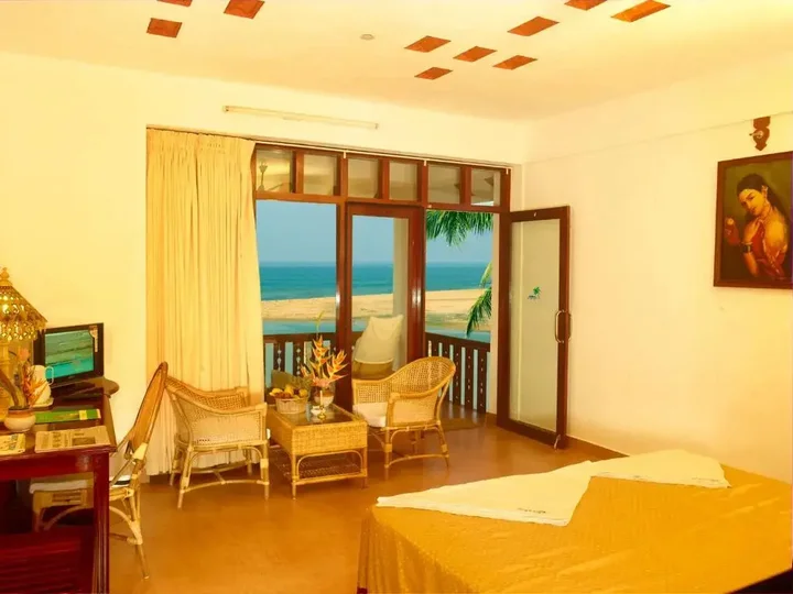 Тируванантапурам: Beach and Lake Ayurvedic Resort