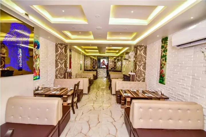 Колката: ZO Rooms AJC Bose Road