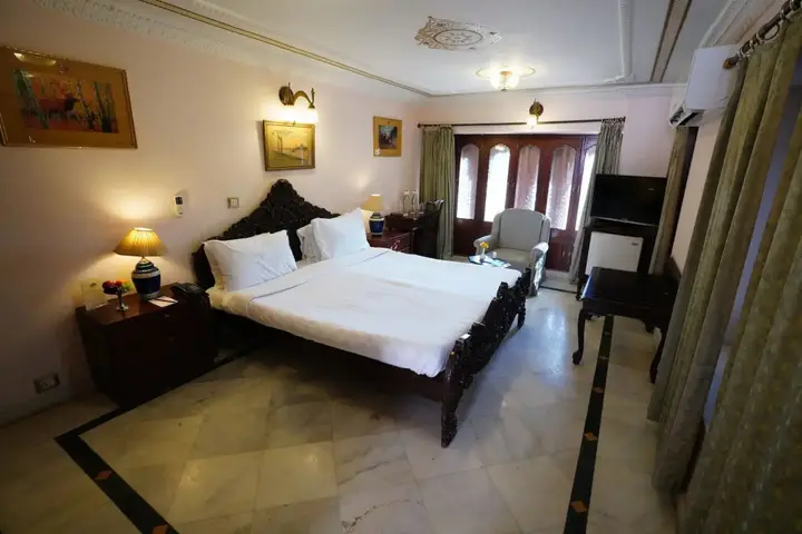 carousel image 3