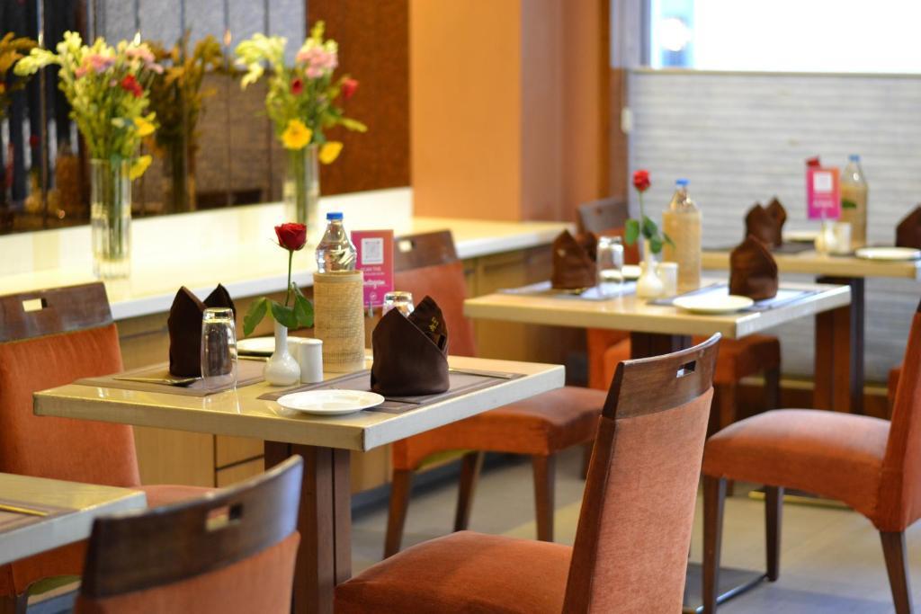 Колката: Southern Plaza