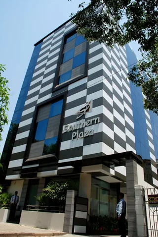 Колката: Southern Plaza
