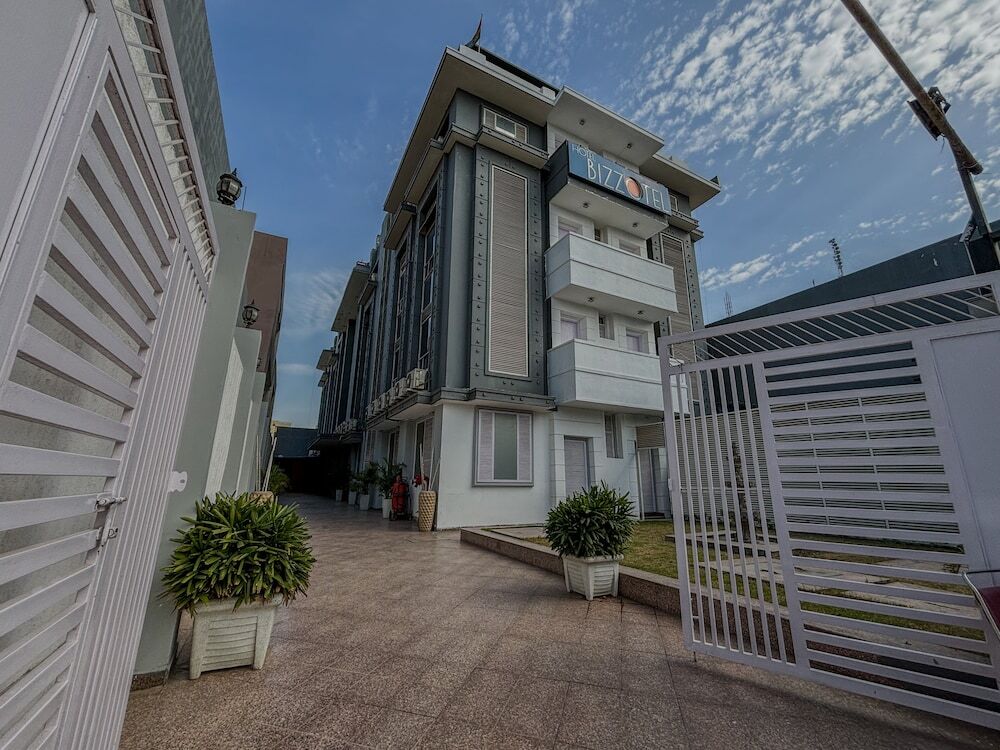 Гуруграм: The Grand Hotel Bizzotel