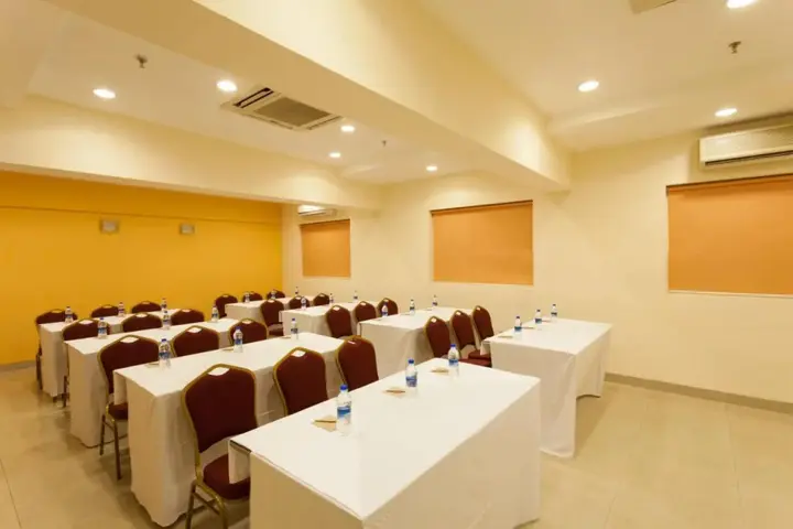 Ахмедабад: Ginger Ahmedabad Vastrapur
