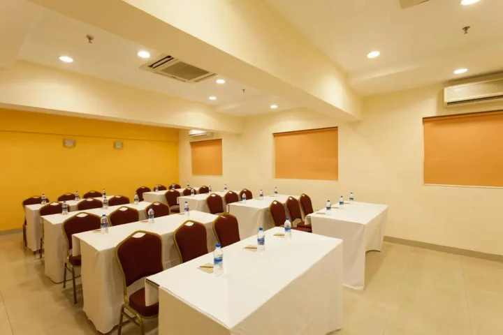 Ахмедабад: Ginger Ahmedabad Vastrapur