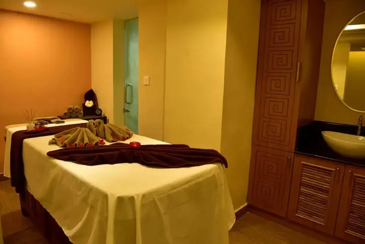 Тируванантапурам: The South Park Hotel