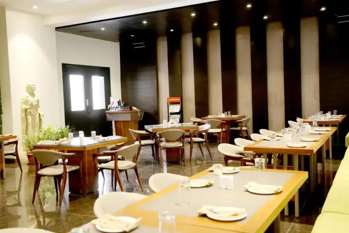 Аурангабад: Hotel AGC